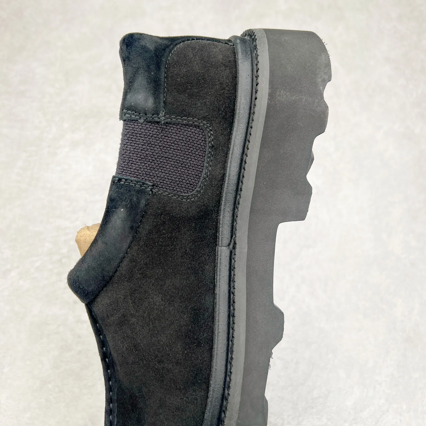 Pick up locally 💰600 UGG 6913 Tasman Lug suede round toe lightweight low-top lifestyle casual shoes. All shoes are made from the same factory as ZP. Longfeng A-grade Australian imported sheepskin and wool are integrated. Brand OEM production line fully follows the ZP process. OEM original pattern maker adheres to the principle of no original shoes and no development selection. Pay attention to every detail. The most authentic version on the market TREADLITE "Light Wing" technology outsole Lightweight/durable/flexible/pile size: 40 41 42 43 44 Coding: yby2936060